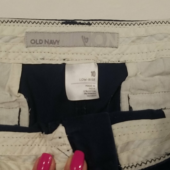 Old Navy Women's Shorts - Picture 2 of 5